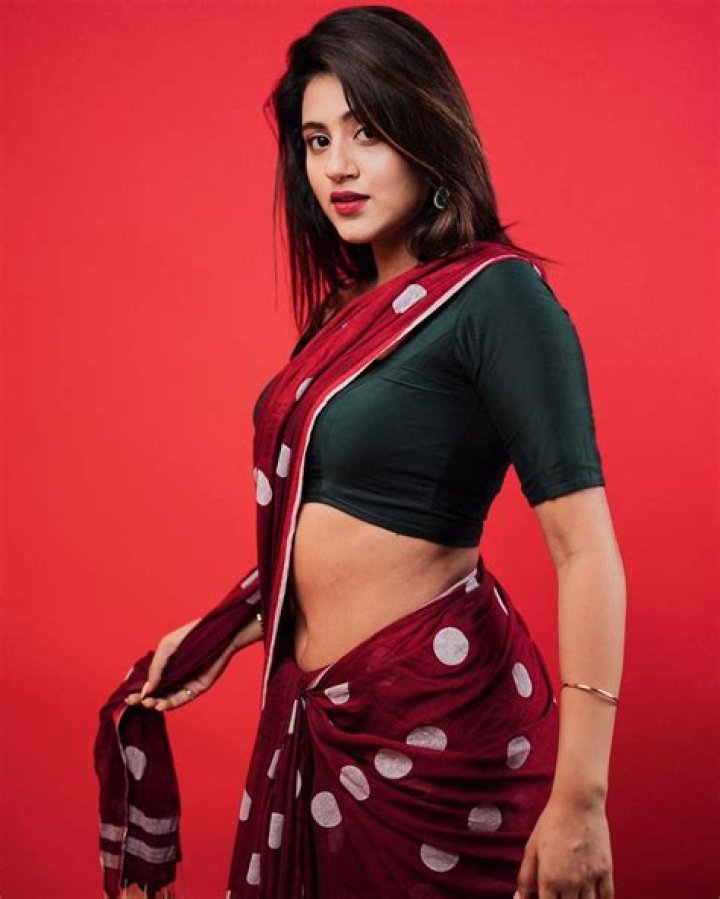 Exploring the Viral Phenomenon: Anjali Arora's Video